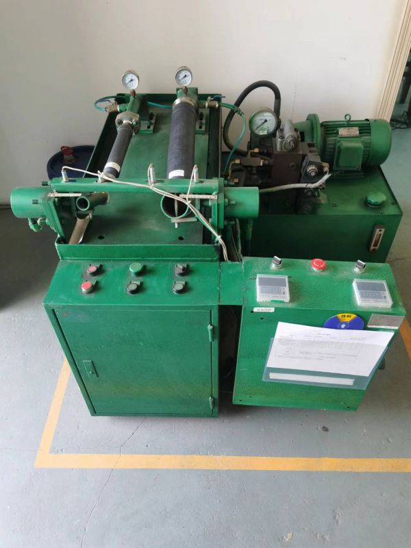 Metal hose swing testing machine