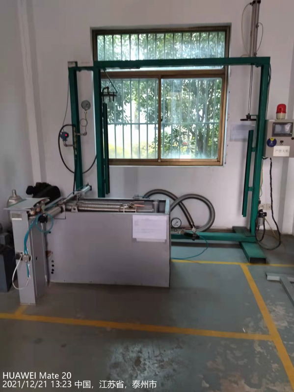 Metal hose swing testing machine